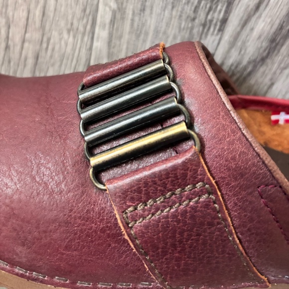 Sanita Closed Back Clogs Size 37
Burgundy Red Leather US 6
Comfort Slip On - Picture 8 of 14